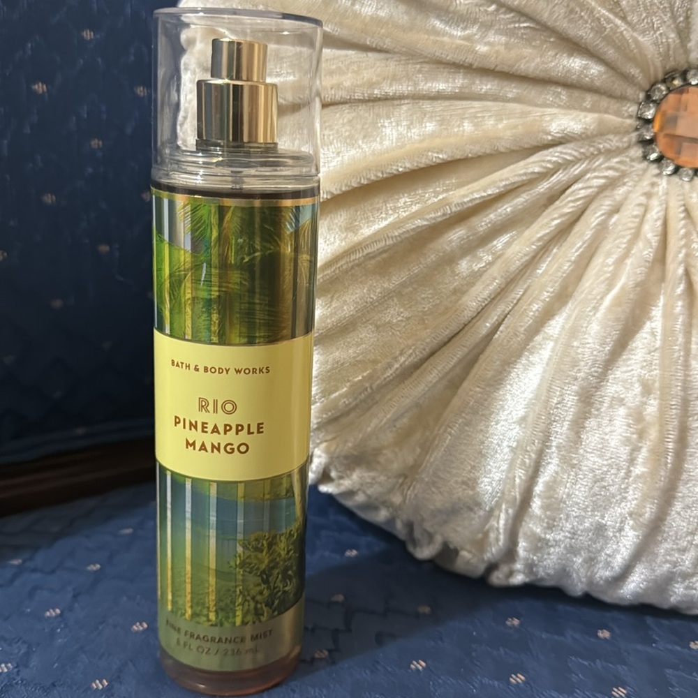 BATH & BODY WORKS SET. . . RIO PINEAPPLE MANGO SCENT - Picture 5 of 6